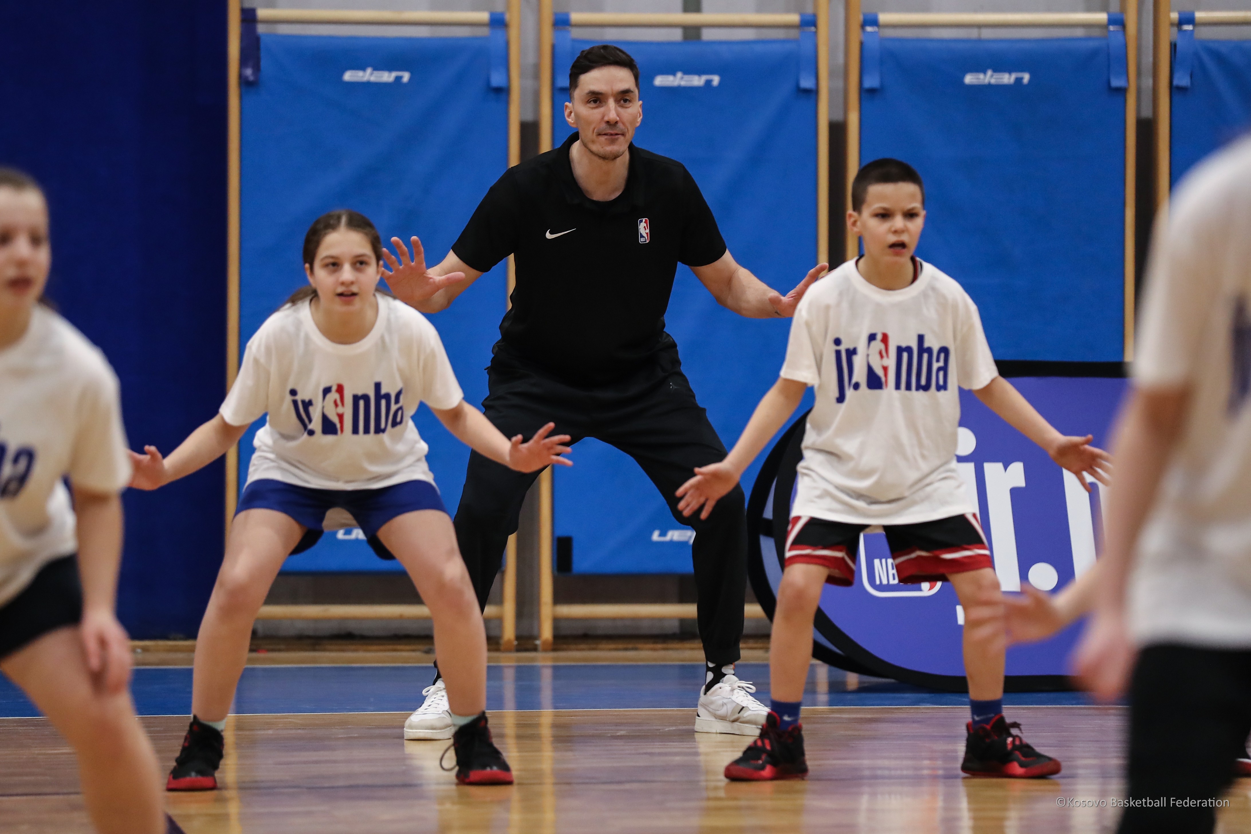 Welsch dhe Carrion mbajnë stërvitje me fëmijët kosovarë